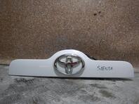 Накладка двери багажника Toyota Sienta I 2003 - 2015