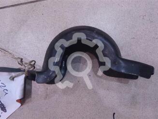 Кронштейн (кузов снаружи) Nissan Fuga I 2004 - 2009