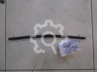 Уплотнитель стекла двери Nissan Almera II [N16] 2000 - 2006