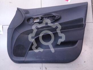 Обшивка двери передней правой Toyota Auris (E15) 2006 - 2012
