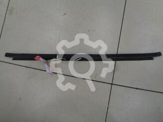 Уплотнитель стекла двери Lincoln Navigator U228 2002 - 2006