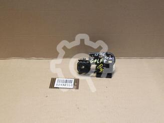 Крючок капота Volkswagen Golf V Plus 2005 - 2014