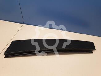 Накладка двери задней правой Volkswagen Golf V 2003 - 2009