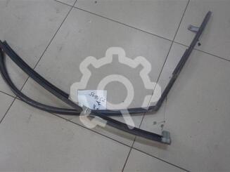 Уплотнитель стекла двери Nissan Almera Tino 2000 - 2006