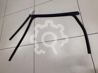 Уплотнитель стекла двери Ford Focus II 2005 - 2011