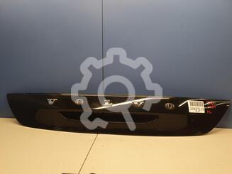 Накладка двери багажника Volvo V40 Cross Country 2012 - 2019