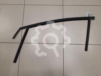 Уплотнитель стекла двери Ford Focus III 2011 - 2019