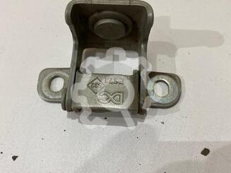 Петля крышки багажника Renault Duster I 2010 - 2021