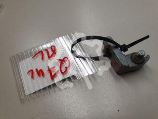 Петля двери передней Audi Q7 2005 - 2014 г.