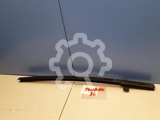 Направляющая стекла двери Volkswagen Touran II 2010 - 2015
