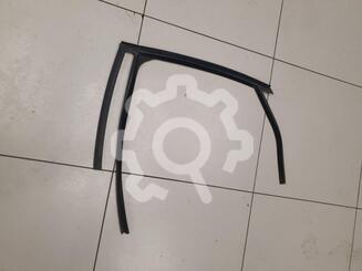Уплотнитель стекла двери Ford Focus II 2005 - 2011