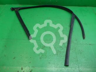 Уплотнитель стекла двери Audi Q5 I 2008 - 2017