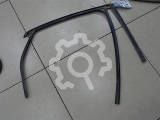 Уплотнитель стекла двери Ford Focus II 2005 - 2011