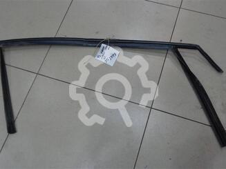 Уплотнитель стекла двери Ford Focus II 2005 - 2011