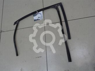 Уплотнитель стекла двери Ford Focus II 2005 - 2011