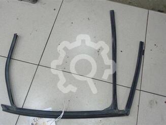 Уплотнитель стекла двери Ford Focus II 2005 - 2011