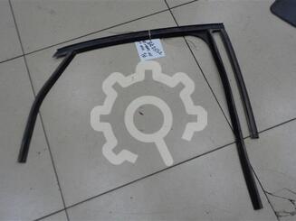 Уплотнитель стекла двери Ford Focus II 2005 - 2011