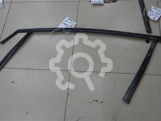 Уплотнитель стекла двери Ford Focus II 2005 - 2011