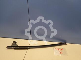Направляющая стекла двери Toyota Prius v (+) I 2011 - 2021