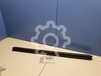 Молдинг двери задней правой Volkswagen Touareg II 2010 - н.в.