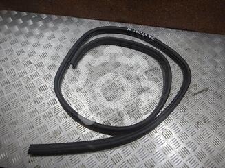 Уплотнитель двери Ford Focus II 2005 - 2011