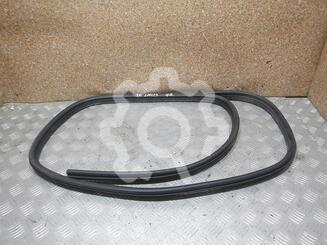 Уплотнитель двери Ford Focus II 2005 - 2011