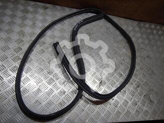 Уплотнитель двери Ford Focus II 2005 - 2011