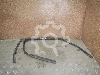 Уплотнитель стекла двери Ford Focus II 2005 - 2011