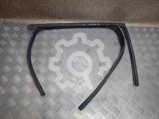 Уплотнитель стекла двери Ford Focus II 2005 - 2011