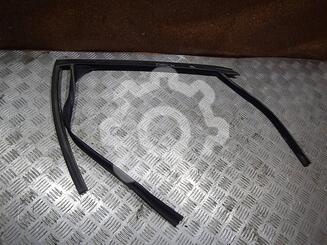Уплотнитель стекла двери Ford Focus II 2005 - 2011