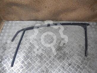 Уплотнитель стекла двери Ford Focus II 2005 - 2011