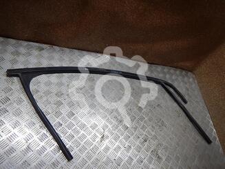 Уплотнитель стекла двери Ford Focus II 2005 - 2011