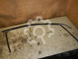 Уплотнитель стекла двери Ford Focus II 2005 - 2011