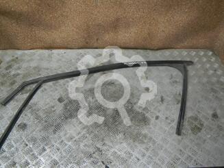 Уплотнитель стекла двери Ford Focus II 2005 - 2011