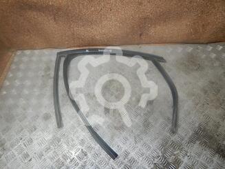 Уплотнитель стекла двери Ford Focus II 2005 - 2011
