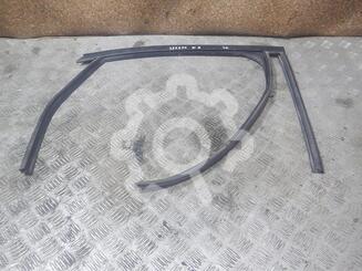 Уплотнитель стекла двери Ford Focus II 2005 - 2011