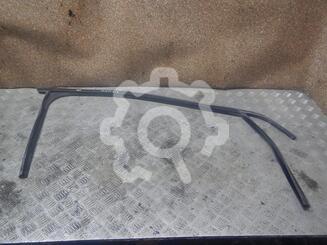Уплотнитель стекла двери Ford Focus II 2005 - 2011