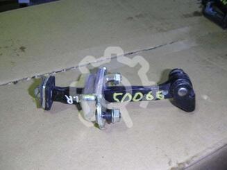 Ограничитель двери Ford Fusion 2002 - 2012