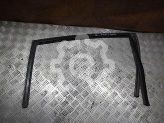 Уплотнитель стекла двери Ford Fusion 2002 - 2012