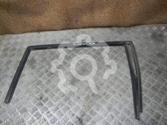 Уплотнитель стекла двери Ford Fusion 2002 - 2012