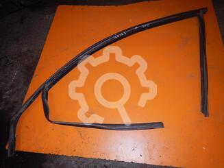 Уплотнитель стекла двери Ford Fusion 2002 - 2012
