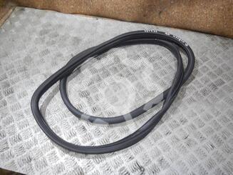 Уплотнитель двери Ford Mondeo III 2000 - 2007
