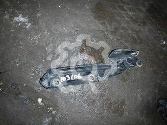 Петля крышки багажника Ford Mondeo III 2000 - 2007