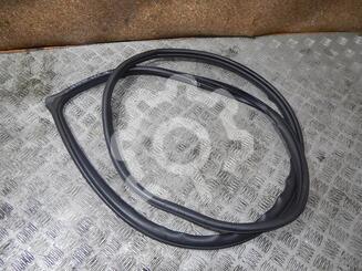 Уплотнитель двери Mazda CX-7 2006 - 2012