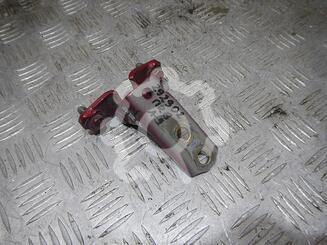 Петля двери Mitsubishi Lancer IX 2000 - 2010