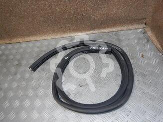 Уплотнитель двери Nissan Qashqai (J10) 2006 - 2014