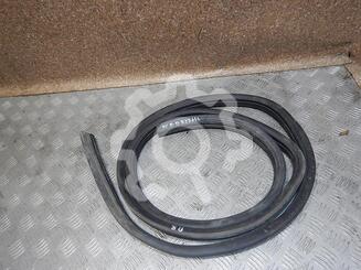 Уплотнитель двери Nissan Qashqai (J10) 2006 - 2014