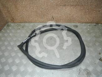 Уплотнитель двери Nissan Tiida I [C11] 2004 - 2013