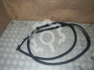 Уплотнитель двери Nissan Tiida I [C11] 2004 - 2013