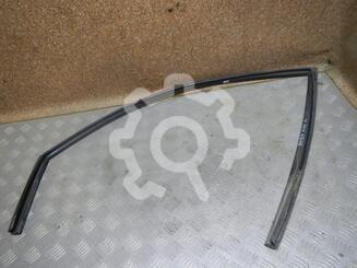 Уплотнитель стекла двери Nissan Tiida I [C11] 2004 - 2013